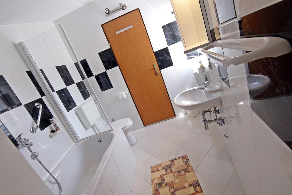 Apartment House Lalita Fužine الغرفة الصورة